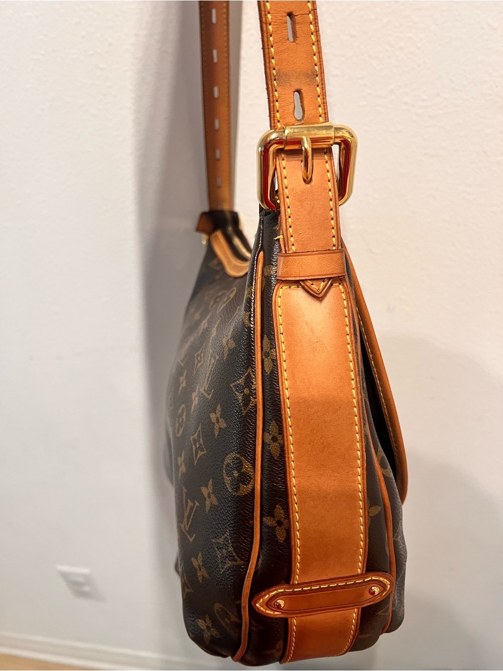 Louis Vuitton Tulum Monogram Handbag - Picture 3 of 12